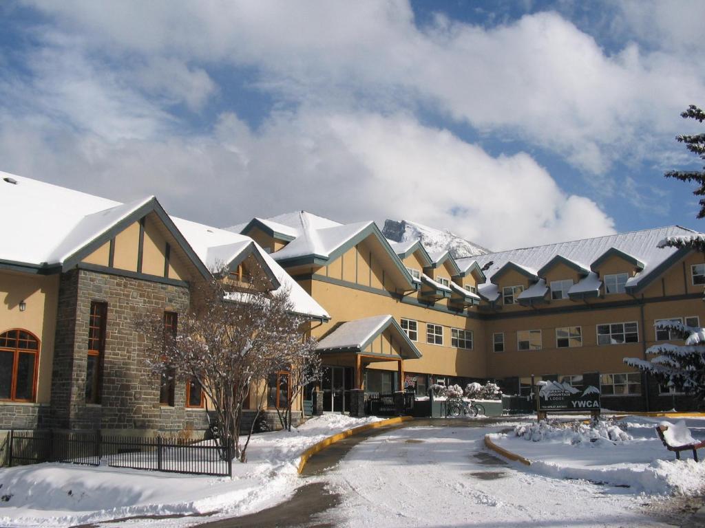 Ywca Banff Hotel Exterior photo