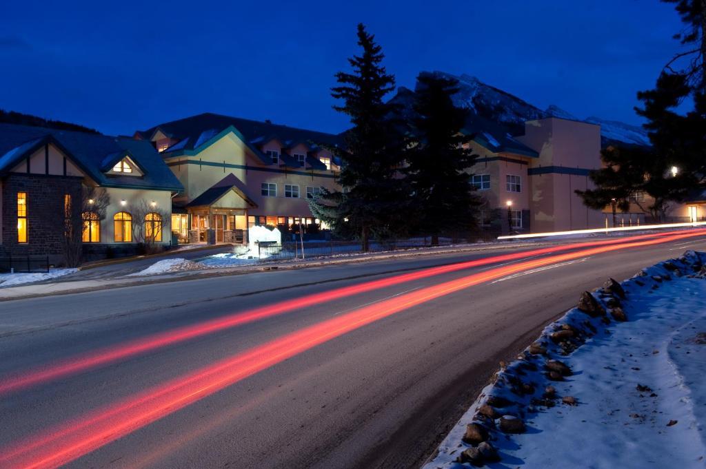 Ywca Banff Hotel Exterior photo